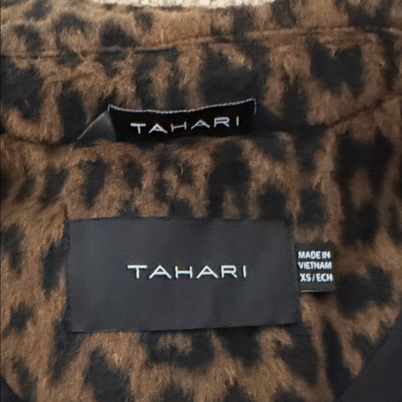 Tahari -Long Sleeve Notch Collar Button Down Dk Brown Leopard Print Long Coat - Picture 2 of 10